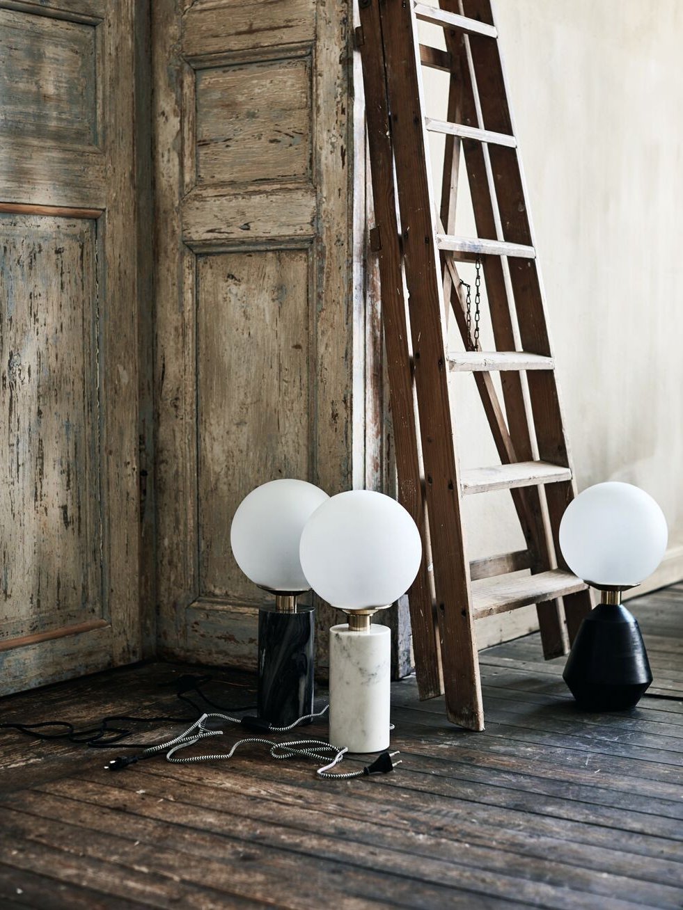 Olsson Jensen Lampe de table marbre gris blanc opaline, Ohio