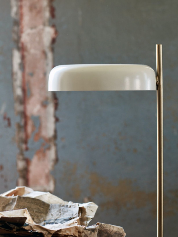 Olsson  Jensen Lampe de table en metal blanc et laiton Mario