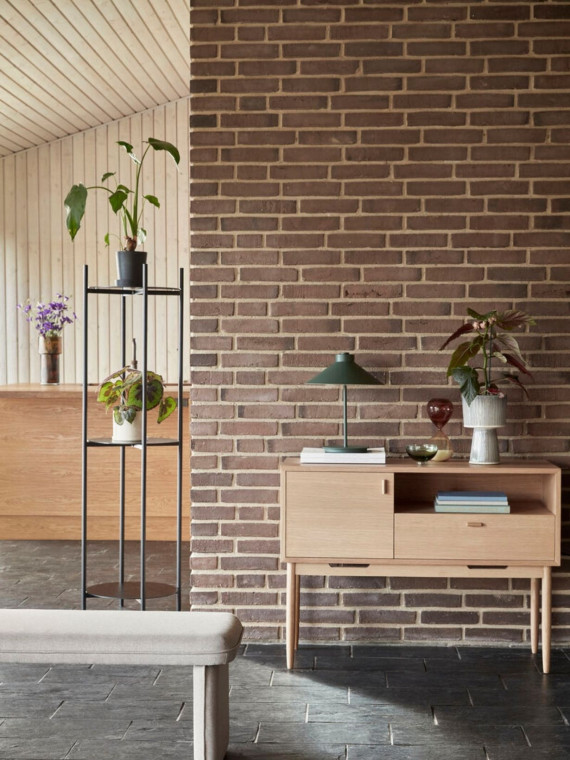 Commode Cube en chêne naturel avec une porte et un tiroir Hübsch