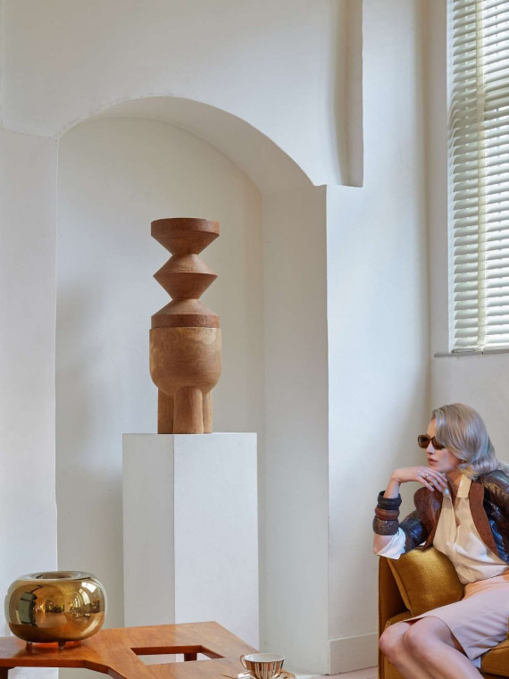 Tabouret en bois Zig Zag de la marque Pols Potten