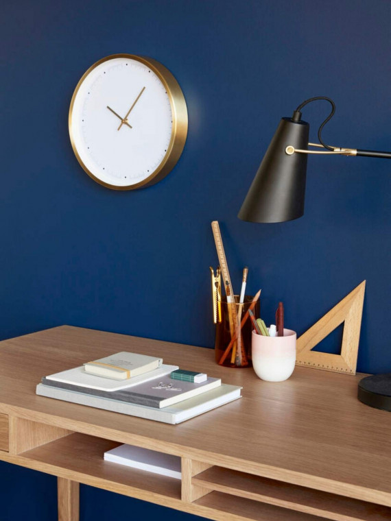 Horloge blanche en laiton Asta de la marque Hubsch