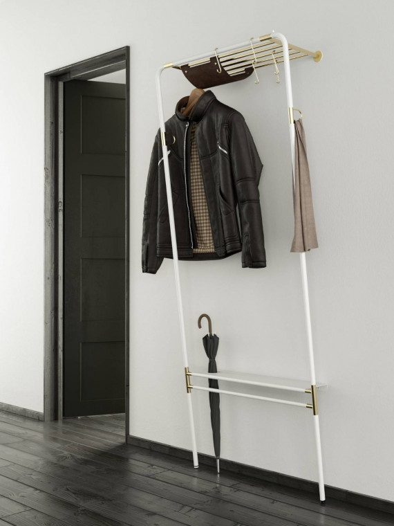 Porte-manteau en acier et en cuir Lean on me de la marque Umage