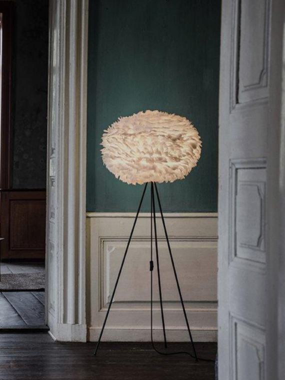 UMAGE - Lampadaire trépied en plume d'oie, Eos large blanc et Tripod floor noir - MBS Design