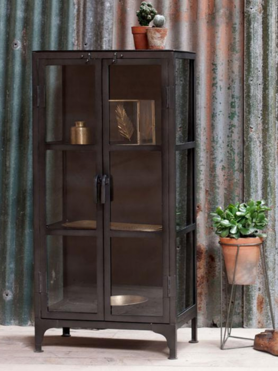 Armoire en fer et en verre, Tiko